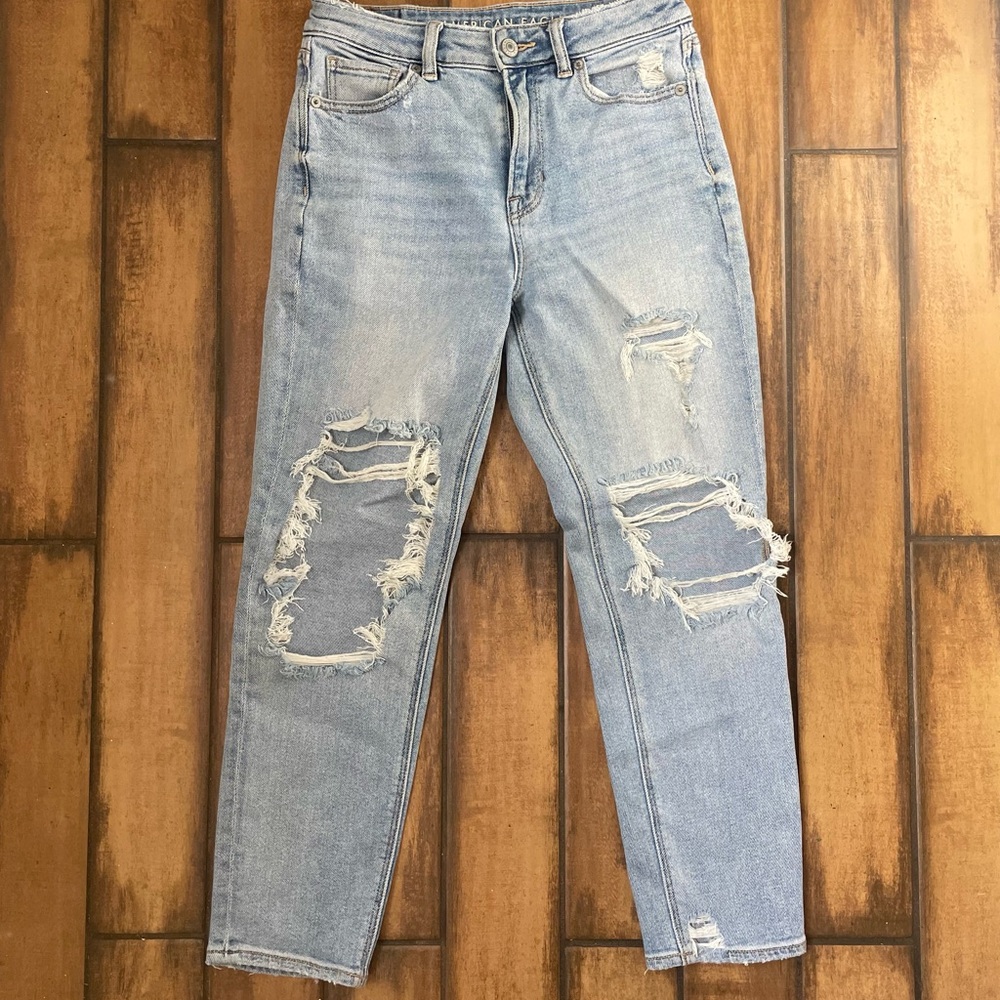 American Eagle Outfitters Light Blue Distressed Cropped Jeans